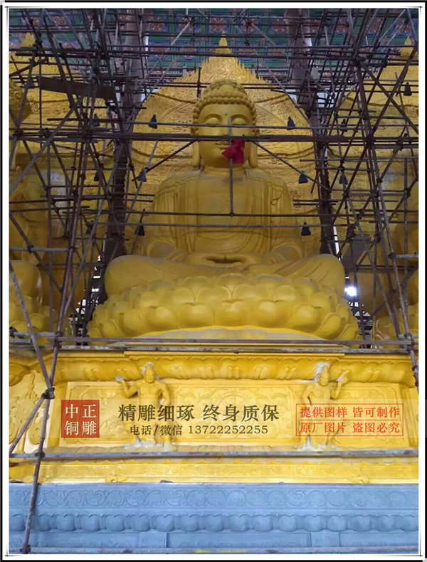 寺院大型貼金佛像.jpg 寺院大型貼金佛像.jpg