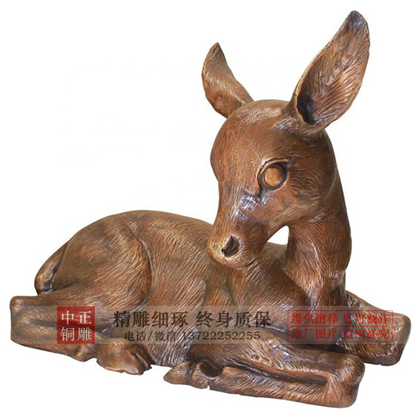 玻璃鋼彩繪臥著的小鹿.jpg 玻璃鋼彩繪臥著的小鹿.jpg