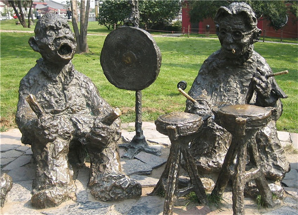 步行街抽象雕塑.jpg 步行街抽象雕塑.jpg