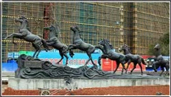 萬(wàn)馬奔騰銅馬雕塑