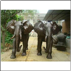 一對(duì)大型銅大象
